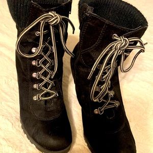 Women’s black lace up zipper boots
